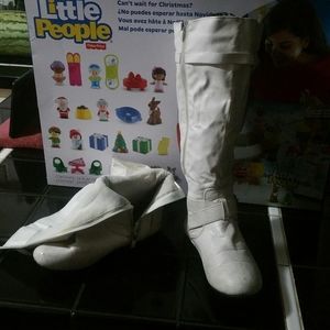 Kalli size 8 white boots with buckles